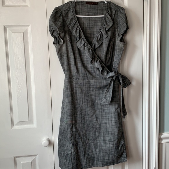 The Limited ruffle gray wrap dress - size 10 - Picture 2 of 12